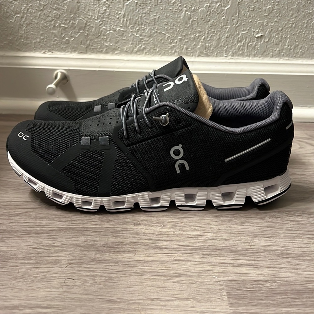On Cloud men size 9/ worn once NO BOX